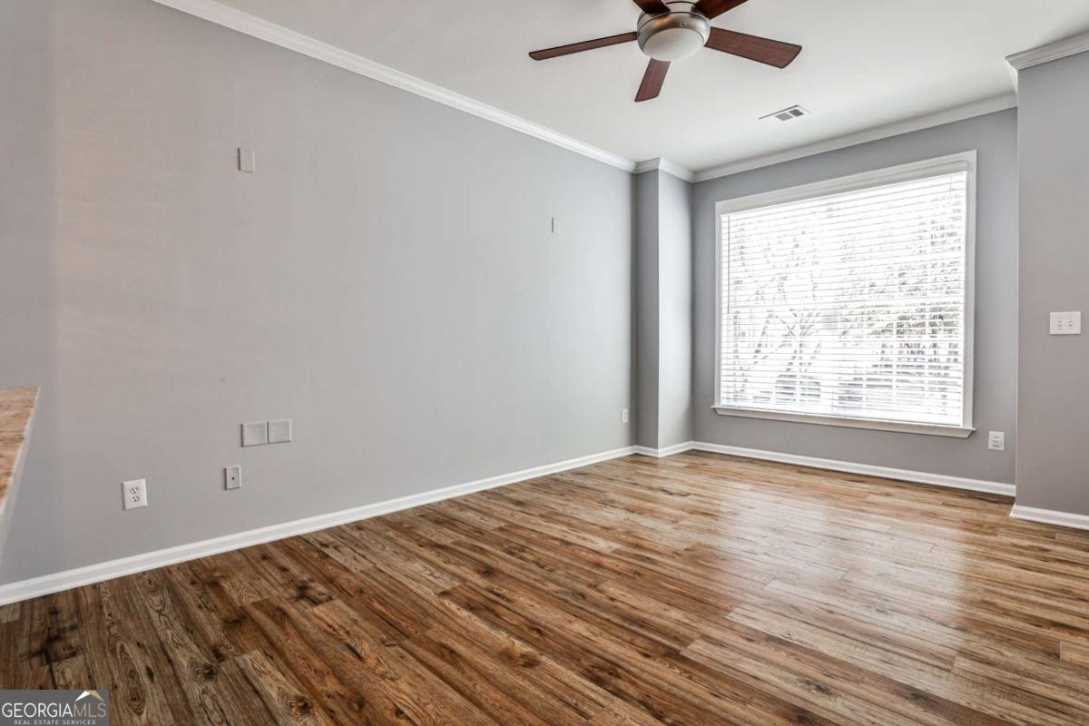 1126 VILLAGE CT SE