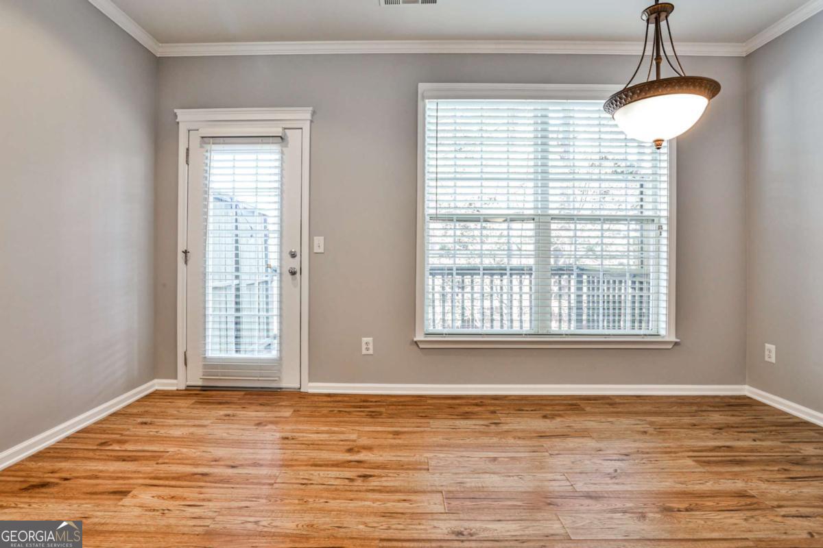 1126 VILLAGE CT SE