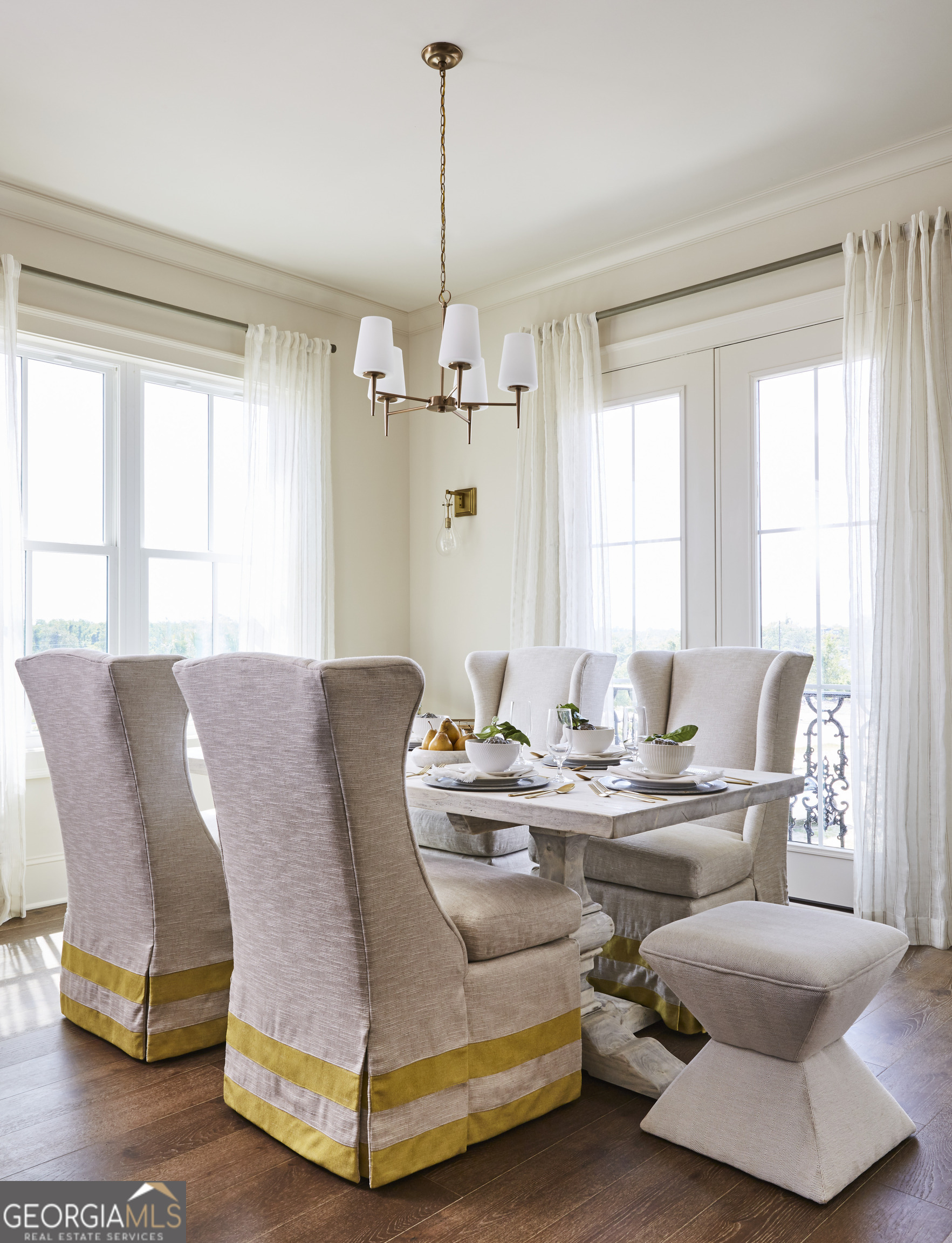 Savannah, Georgia 31401, United States, 3 Bedrooms Bedrooms, ,4 BathroomsBathrooms,Residential,Active,34739