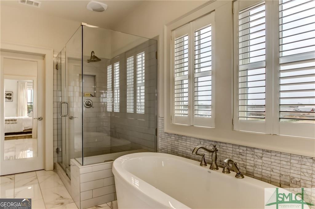 Savannah, Georgia 31401, United States, 3 Bedrooms Bedrooms, ,4 BathroomsBathrooms,Residential,Active,34739