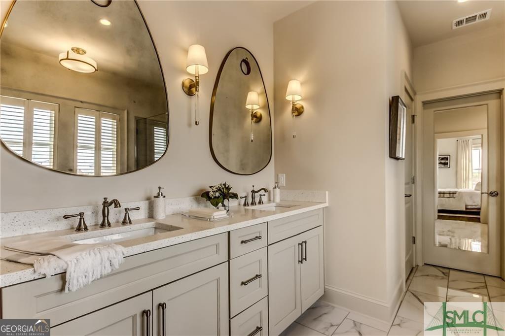 Savannah, Georgia 31401, United States, 3 Bedrooms Bedrooms, ,4 BathroomsBathrooms,Residential,Active,34739