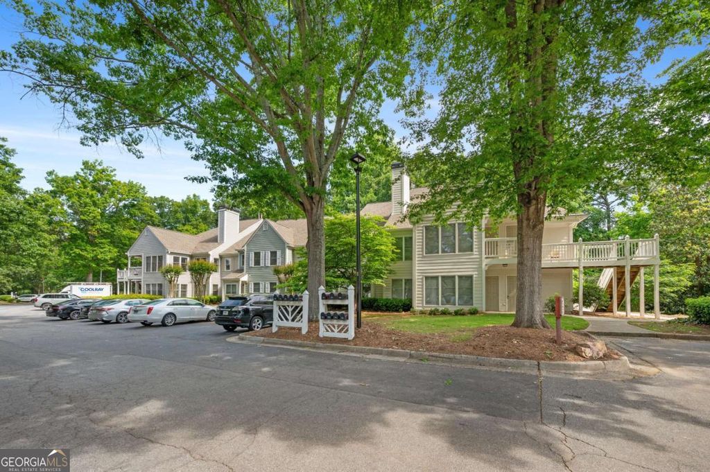 Photo of 601 Abingdon Way, Atlanta, GA 30328 (MLS # 10762876)
