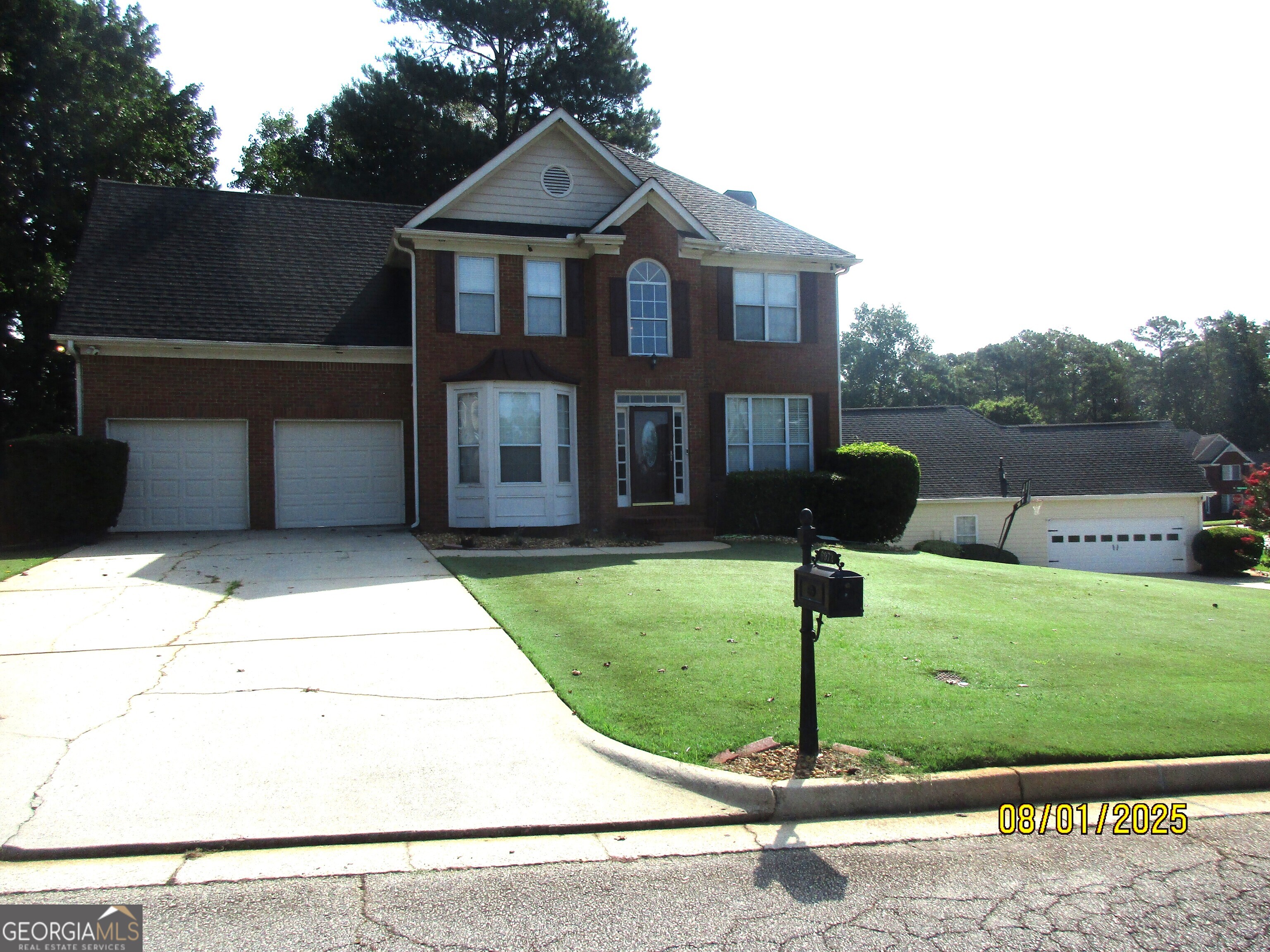 Here is a great place to live.This home is well maintained both inside and out. This home has nice size bedrooms, the kitchen is ready for a cook who has recipes. Enjoy the lovely great room and dining area. This property is convenient to shopping. Quick access to major interstates and highways. You can relax in this welcoming home. Come see it and be the first to apply. This one might not be here long!