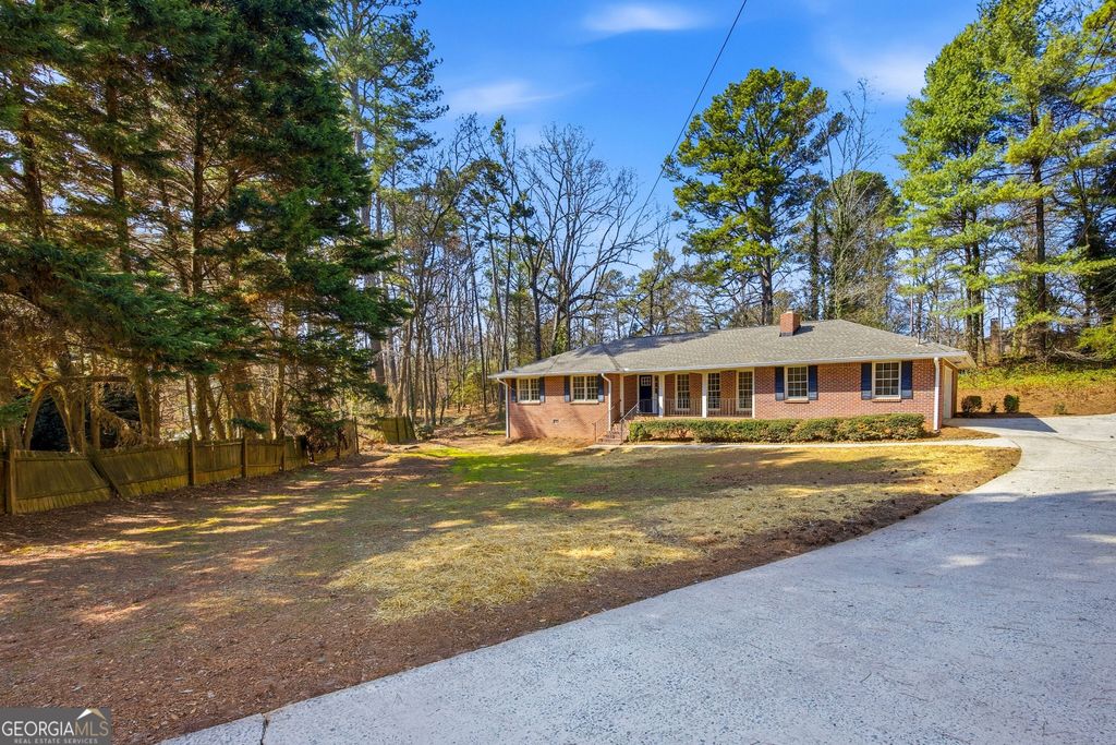 Photo of 3577 Hampton Court, Peachtree Corners, GA 30092 (MLS # 10696477)