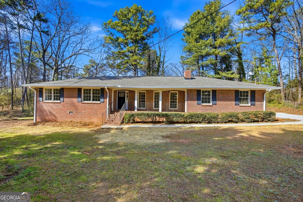 Photo of 3577 Hampton Court, Peachtree Corners, GA 30092 (MLS # 10696477)