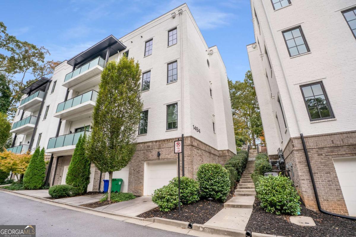 1494 Red Fox DR NE D