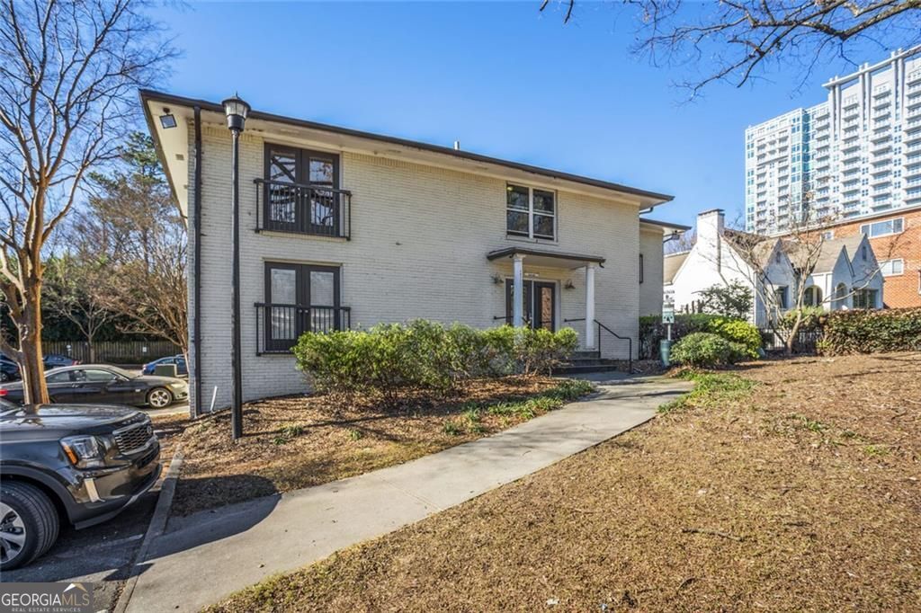 Photo of 48 Peachtree Avenue NE #424, Atlanta, GA 30305 (MLS # 10722182)