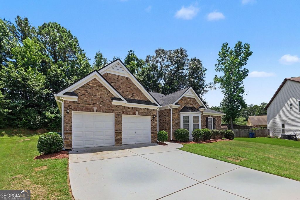 Photo of 425 Tell Circle SW, Atlanta, GA 30331 (MLS # 10803608)