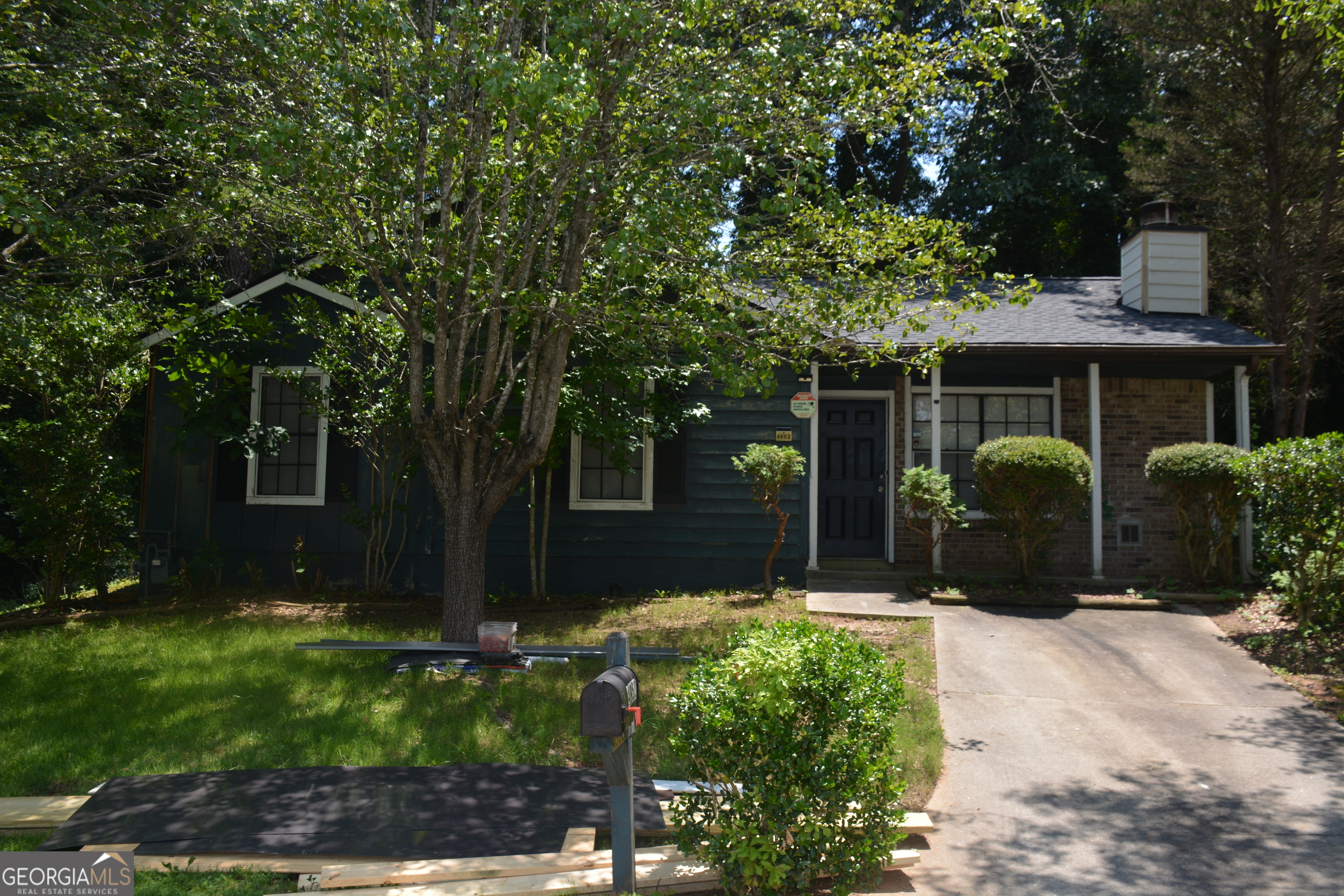 Move-in ready Ranch 3 Br 2 BA Freshly painted, new carpet. This sought after community is conveniently located close to shopping. ***HURRY *** this one won't last.
