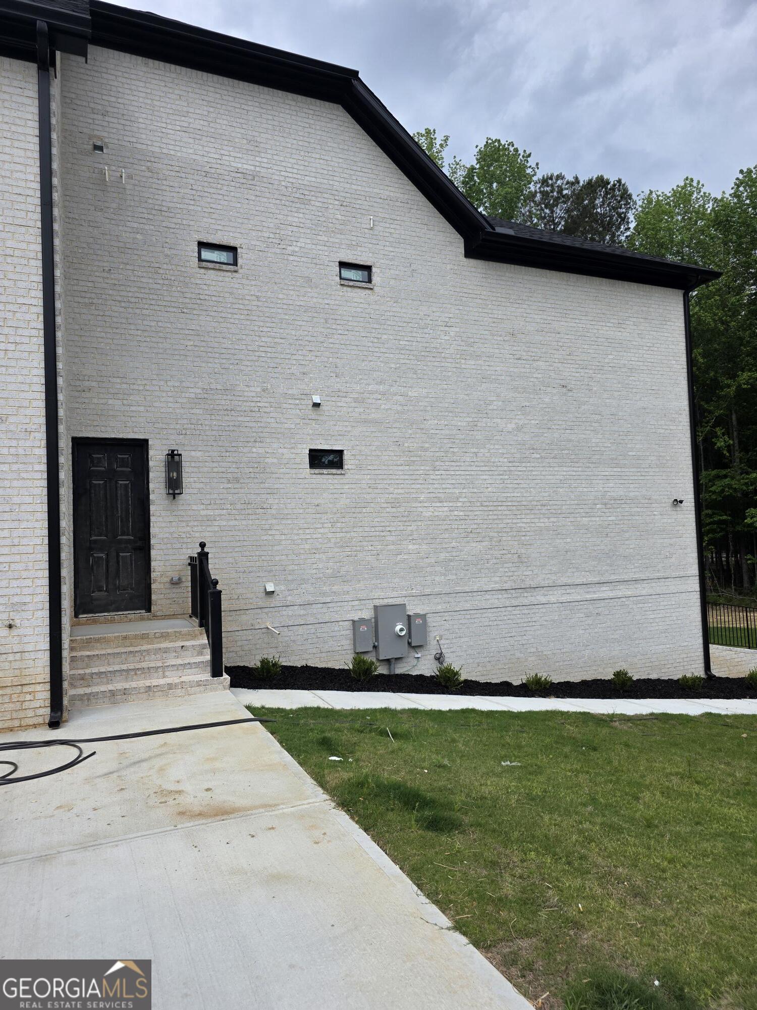 210 Waltham WAY
