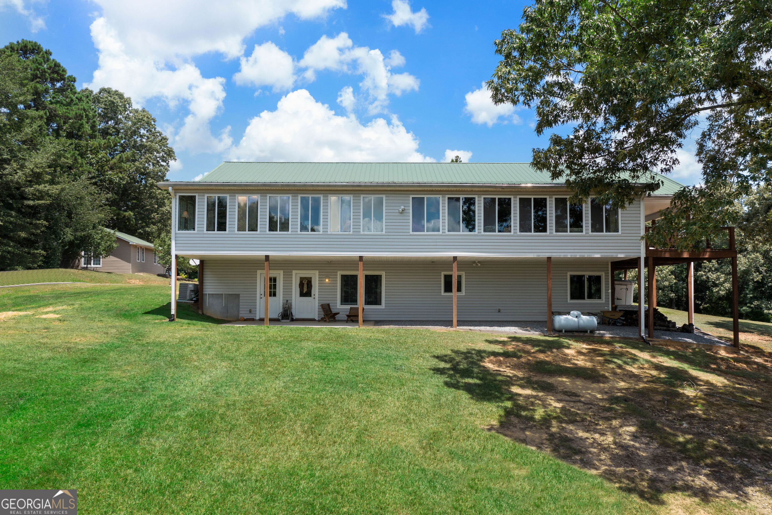 300 Ellis RD SE