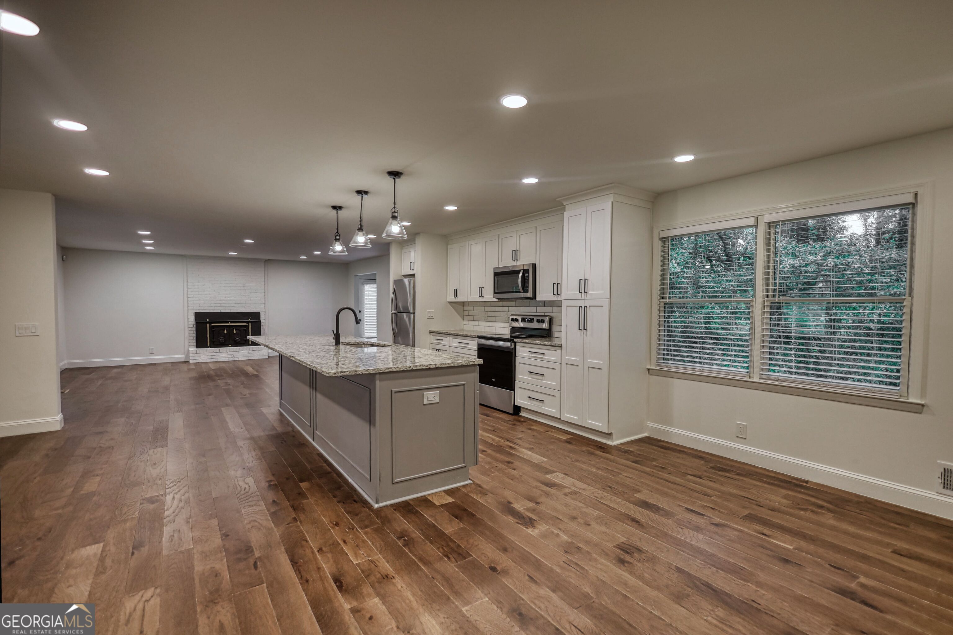 403 Greenwood DR