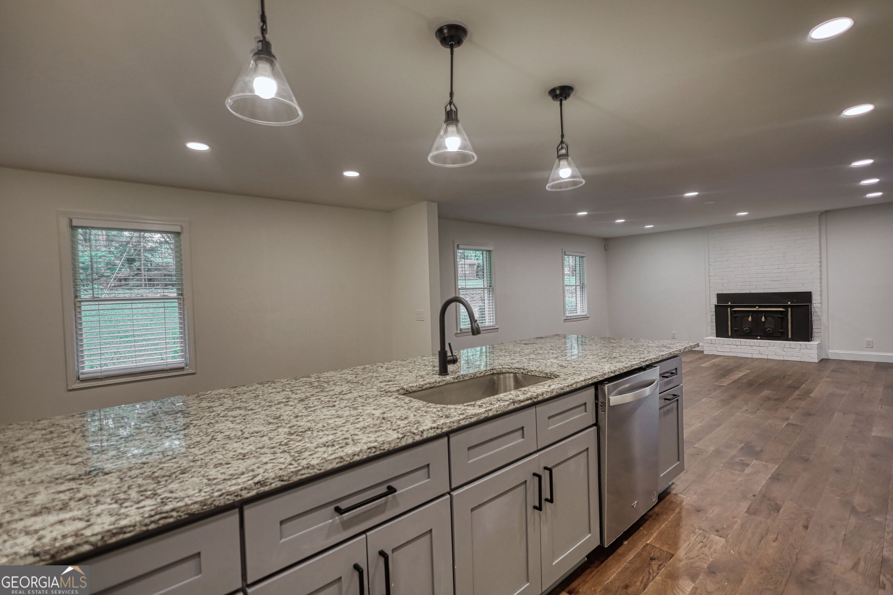403 Greenwood DR