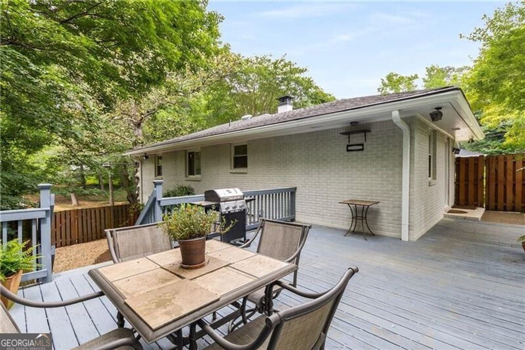 Photo of 1060 Pinedale Drive SE, Smyrna, GA 30080 (MLS # 10681976)