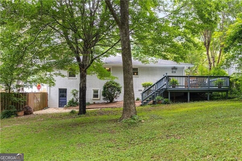 Photo of 1060 Pinedale Drive SE, Smyrna, GA 30080 (MLS # 10681976)