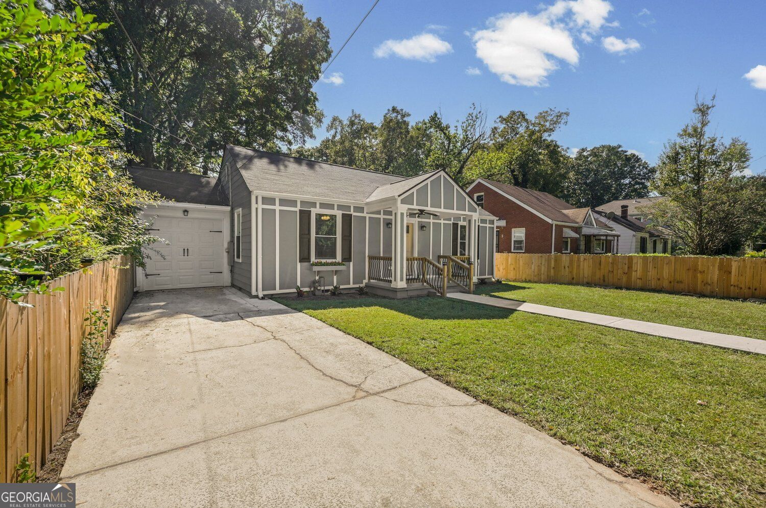 2447 Crestview AVE