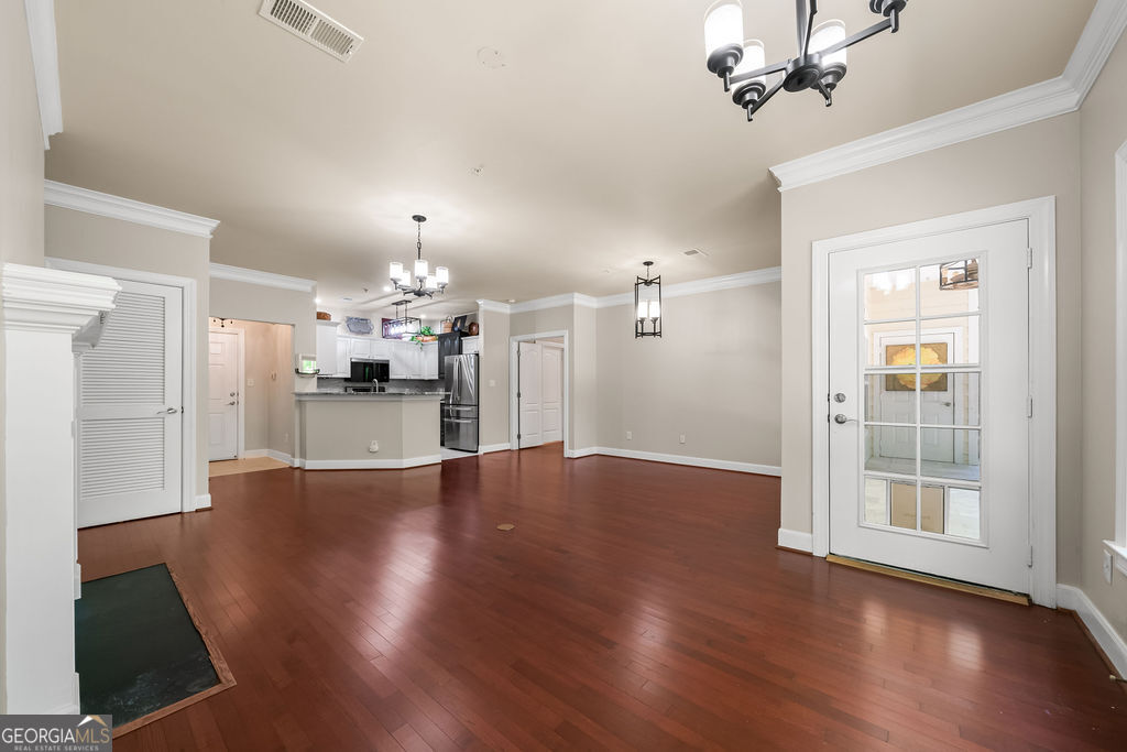 2015 Village BLVD SE