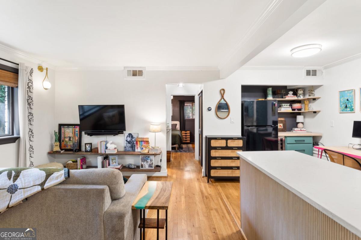 870 Glendale TER NE 3
