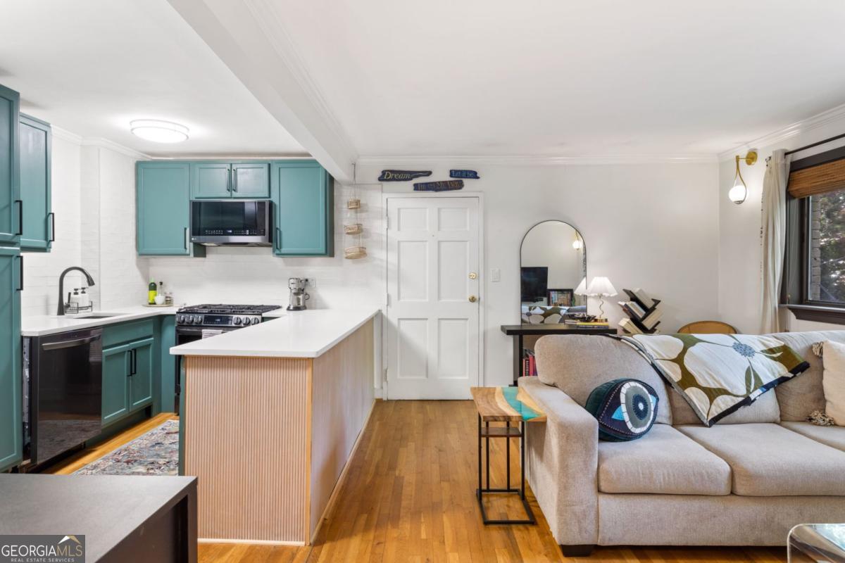 870 Glendale TER NE 3