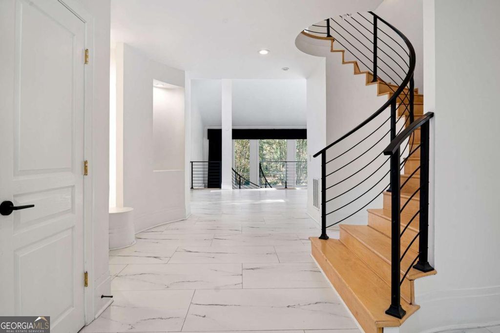 Photo of 4 Vale Close NE, Atlanta, GA 30324 (MLS # 10679191)