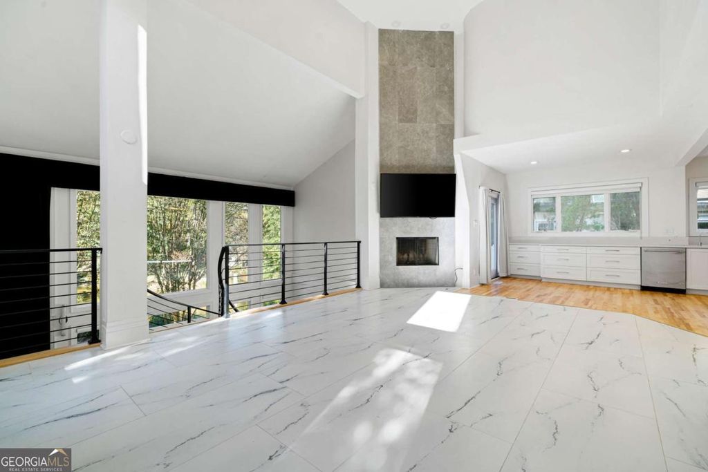 Photo of 4 Vale Close NE, Atlanta, GA 30324 (MLS # 10679191)