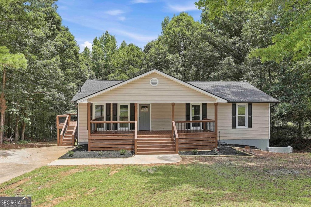 Photo of 175 Beverly Park Ct, Newnan, GA 30263 (MLS # 10797491)
