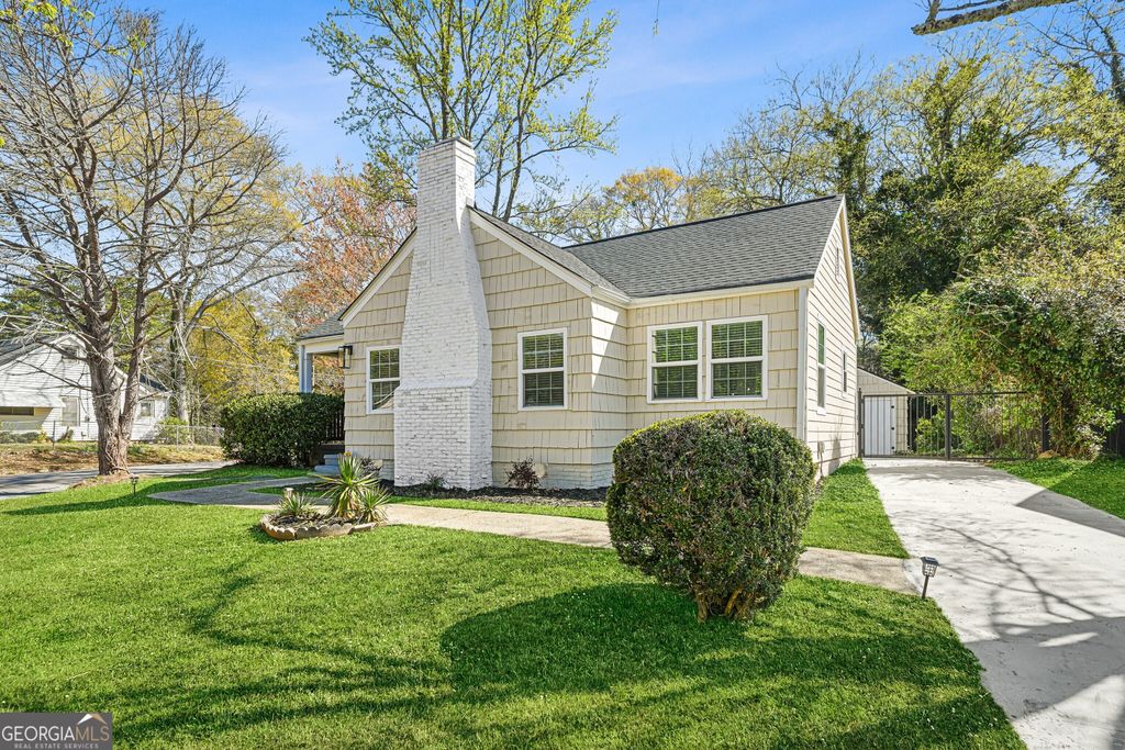 Photo of 1322 Westridge Road SW, Atlanta, GA 30311 (MLS # 10767038)