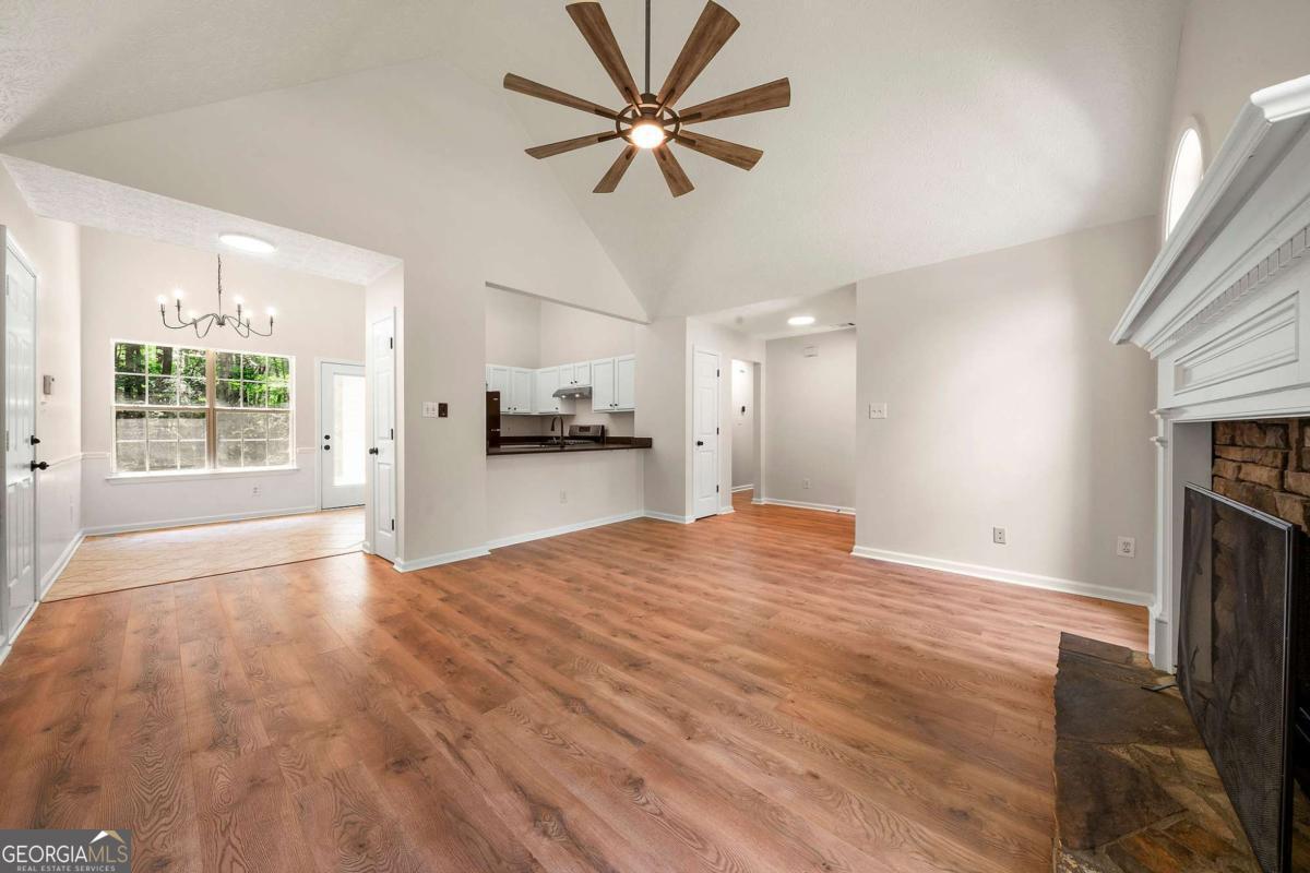 Newnan, Georgia 30263, United States, 3 Bedrooms Bedrooms, ,2 BathroomsBathrooms,Residential,Active,160053