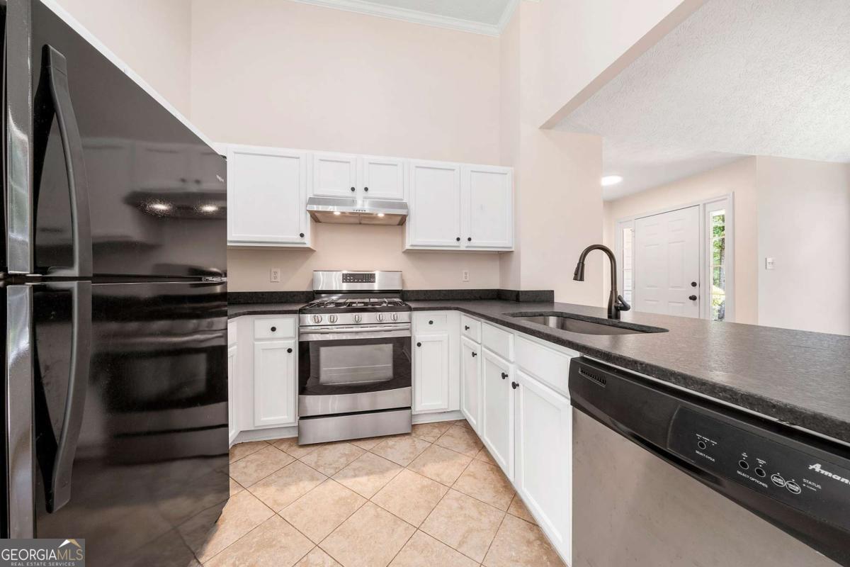 Newnan, Georgia 30263, United States, 3 Bedrooms Bedrooms, ,2 BathroomsBathrooms,Residential,Active,160053