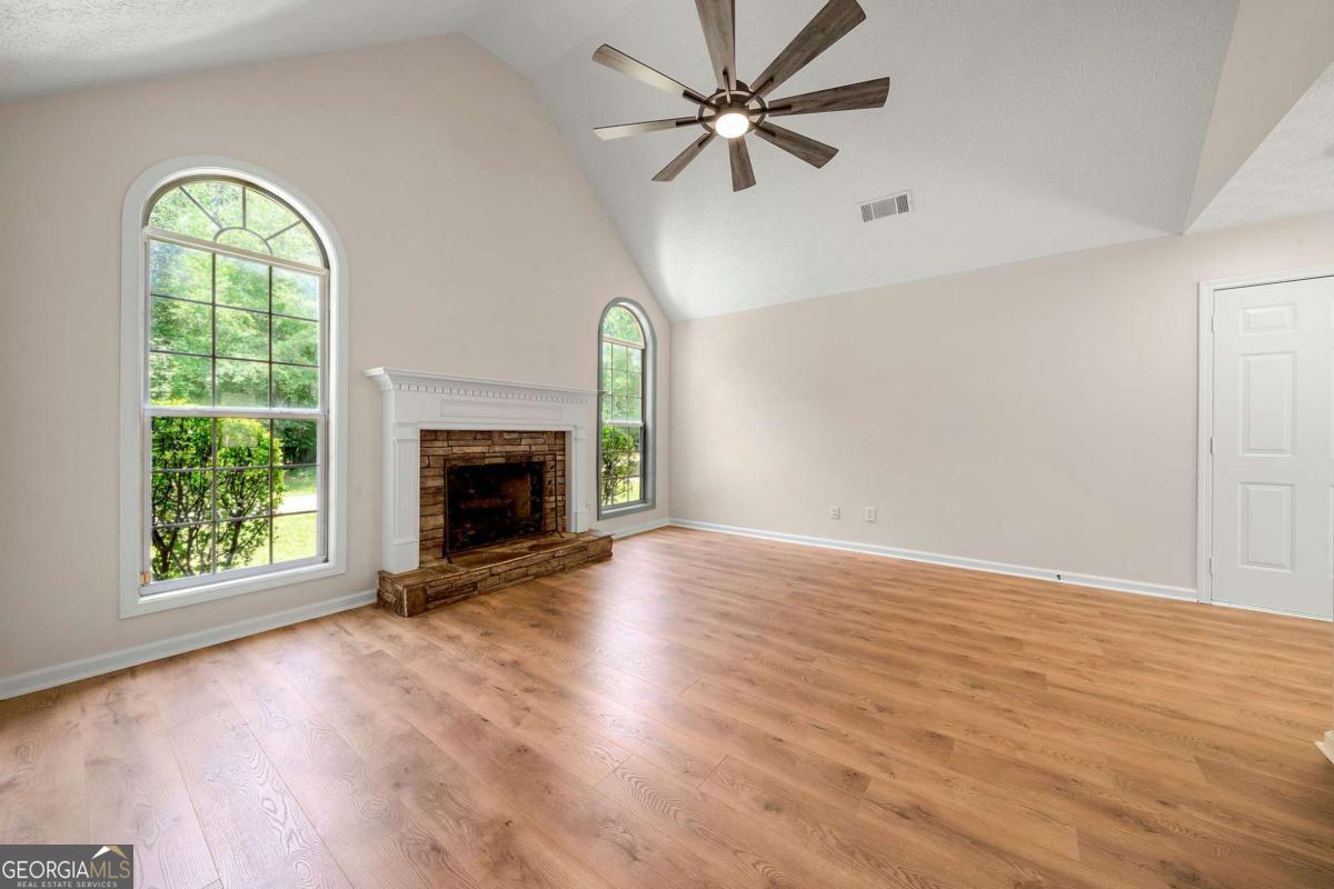 Newnan, Georgia 30263, United States, 3 Bedrooms Bedrooms, ,2 BathroomsBathrooms,Residential,Active,160053