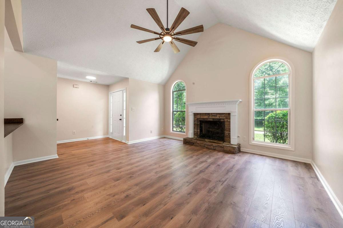 Newnan, Georgia 30263, United States, 3 Bedrooms Bedrooms, ,2 BathroomsBathrooms,Residential,Active,160053