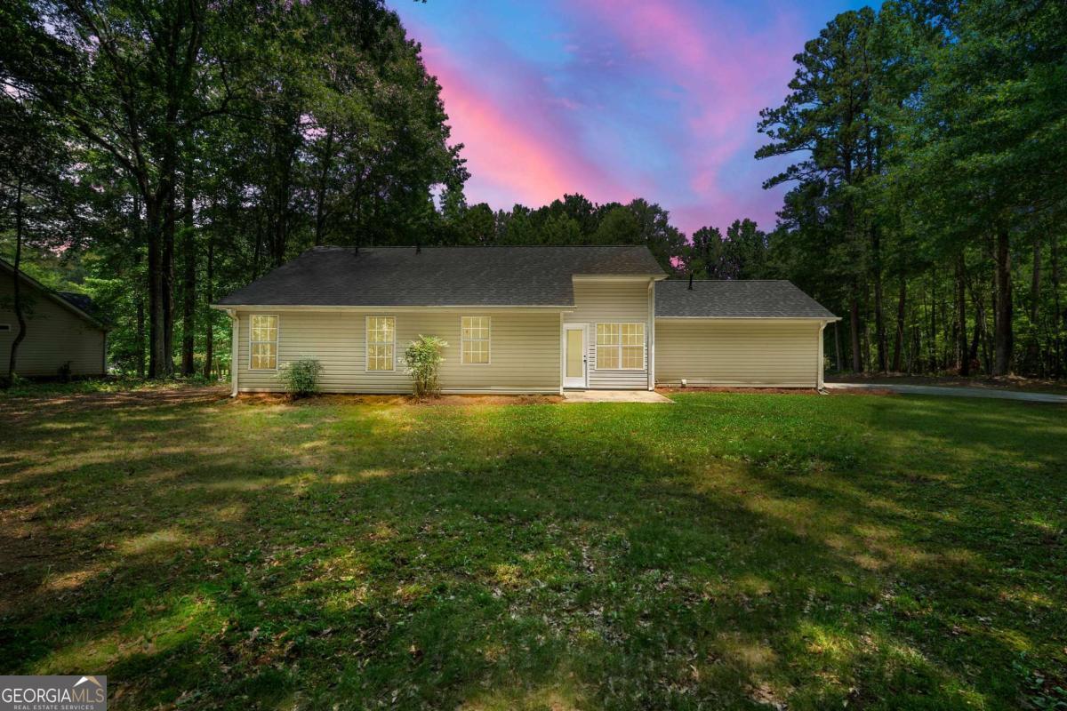 Newnan, Georgia 30263, United States, 3 Bedrooms Bedrooms, ,2 BathroomsBathrooms,Residential,Active,160053