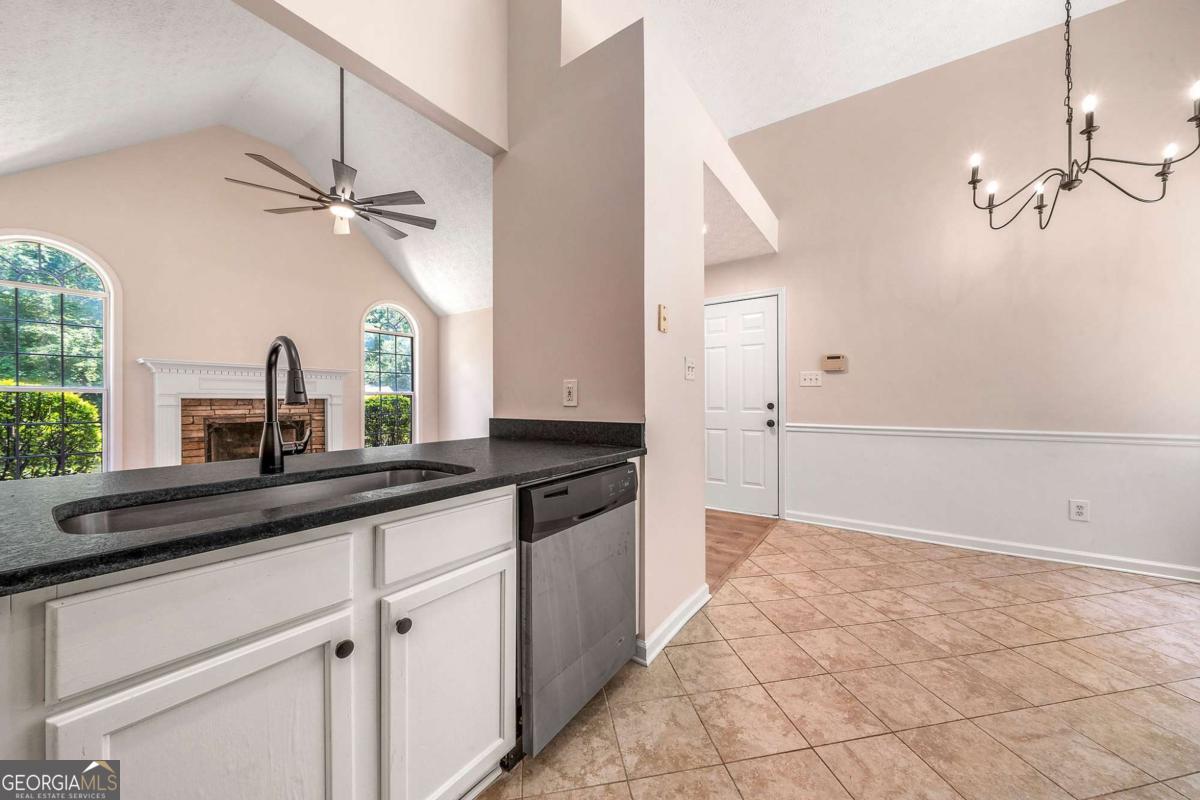 Newnan, Georgia 30263, United States, 3 Bedrooms Bedrooms, ,2 BathroomsBathrooms,Residential,Active,160053