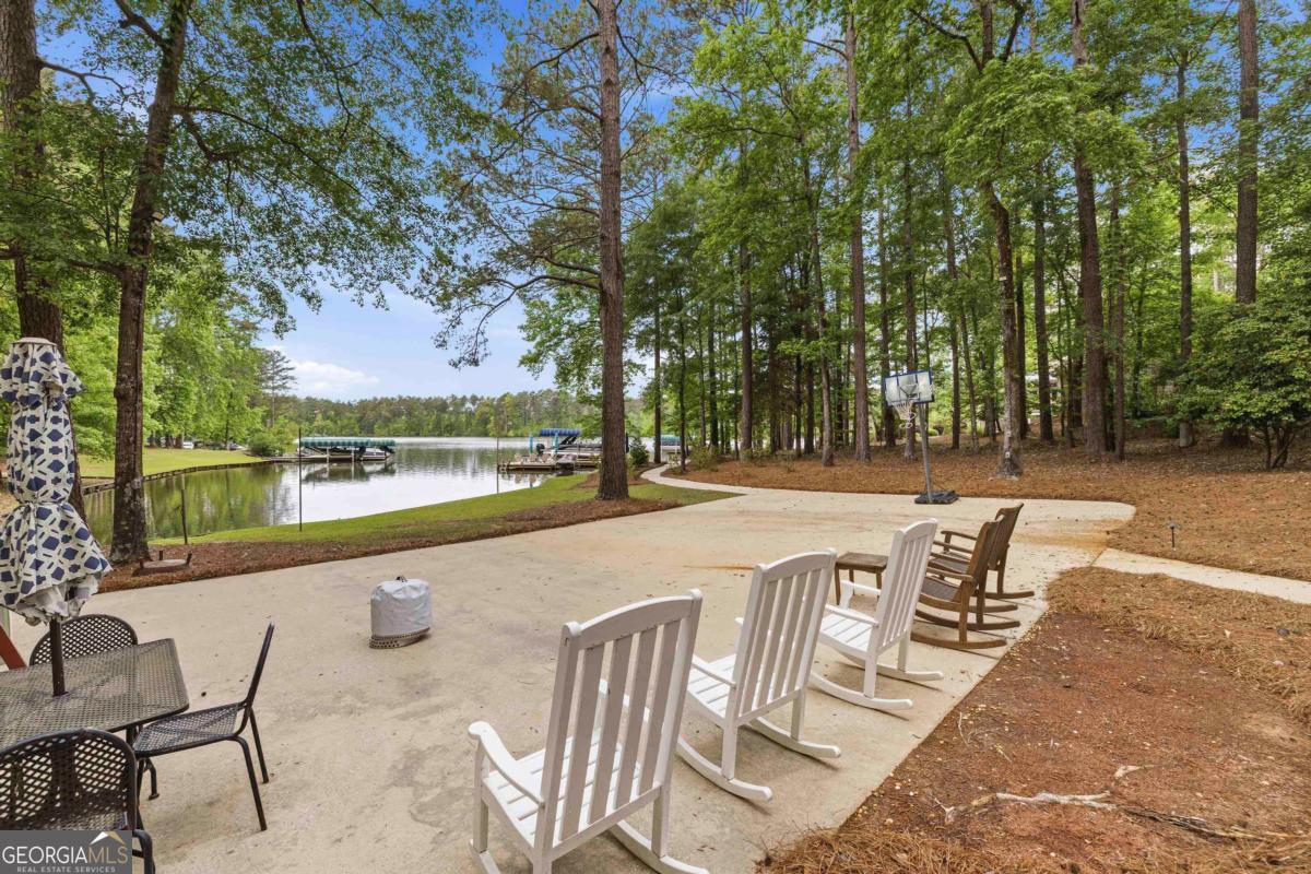 1010 Holmes DR