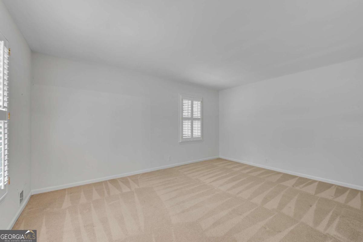 4589 Holliston RD