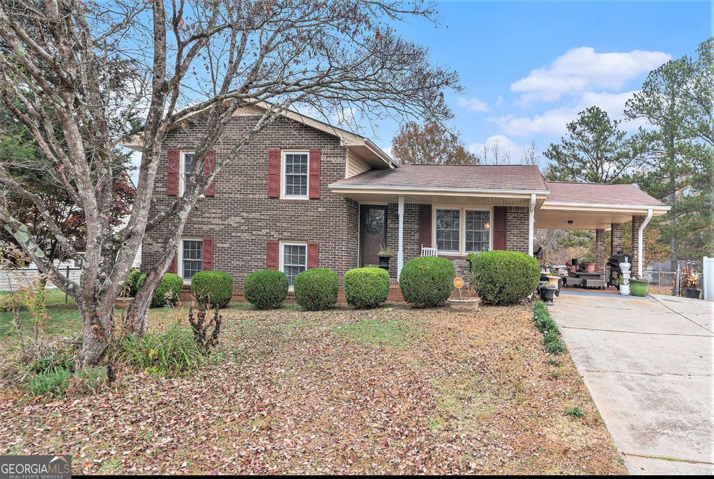 Photo of 1913 Amberwood Court, Griffin, GA 30223 (MLS # 10656002)
