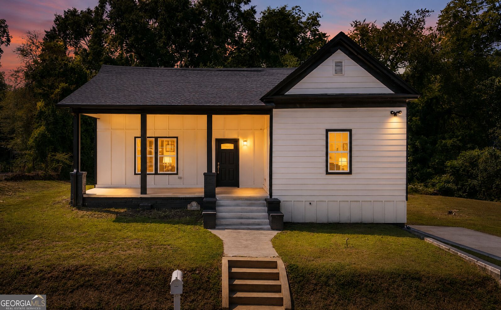 13 N Blanche AVE SW
