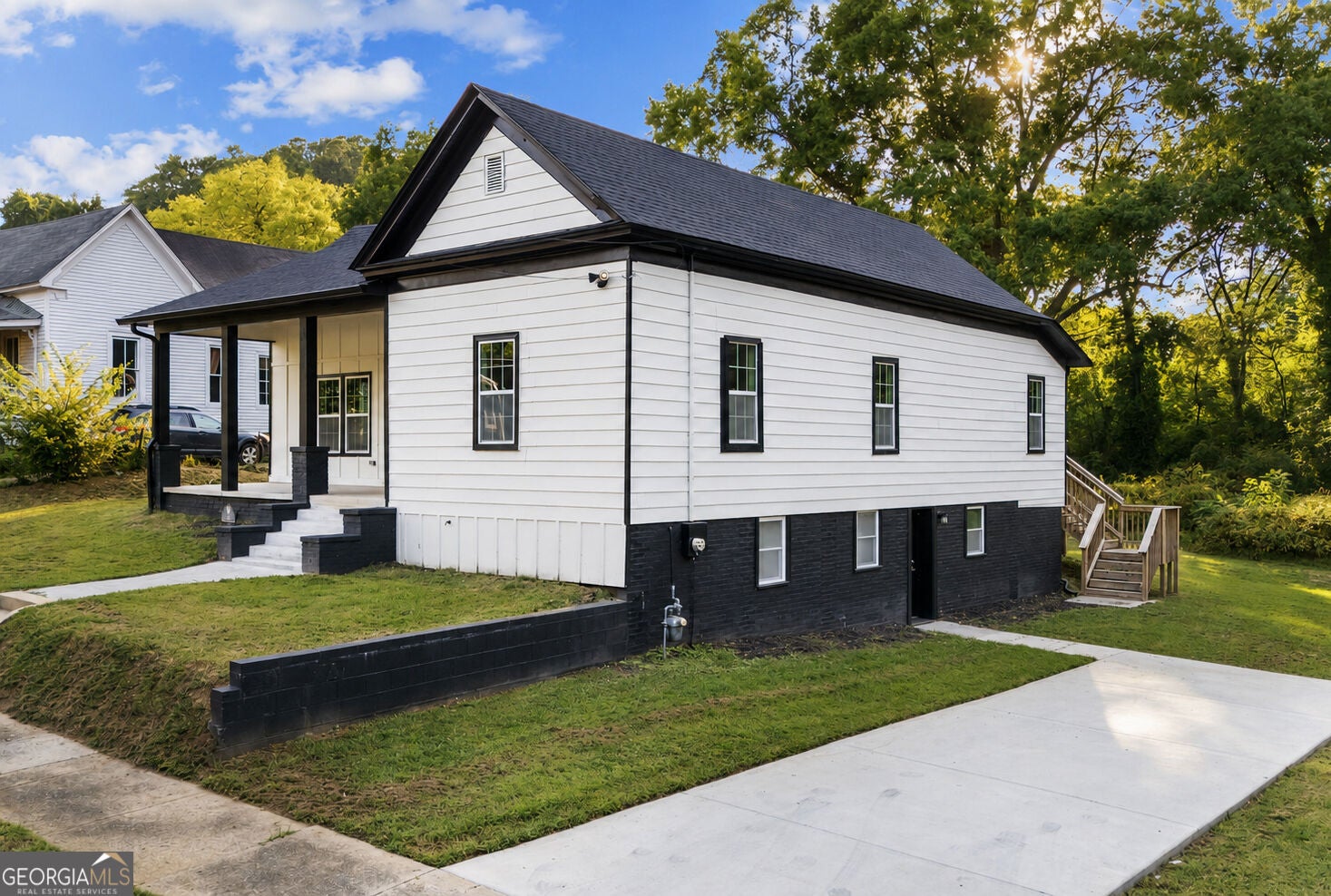13 N Blanche AVE SW