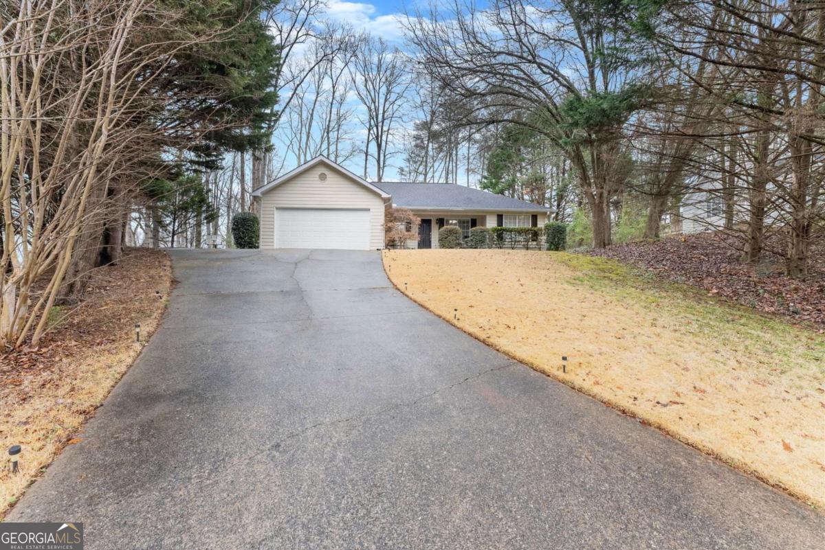 8450 Emerald Pointe LN