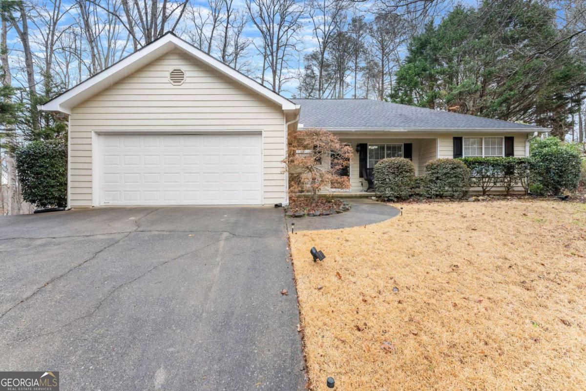 8450 Emerald Pointe LN