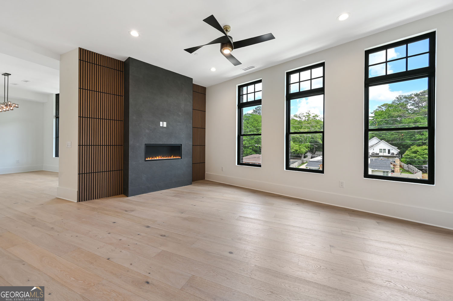 8200 Main ST 1208