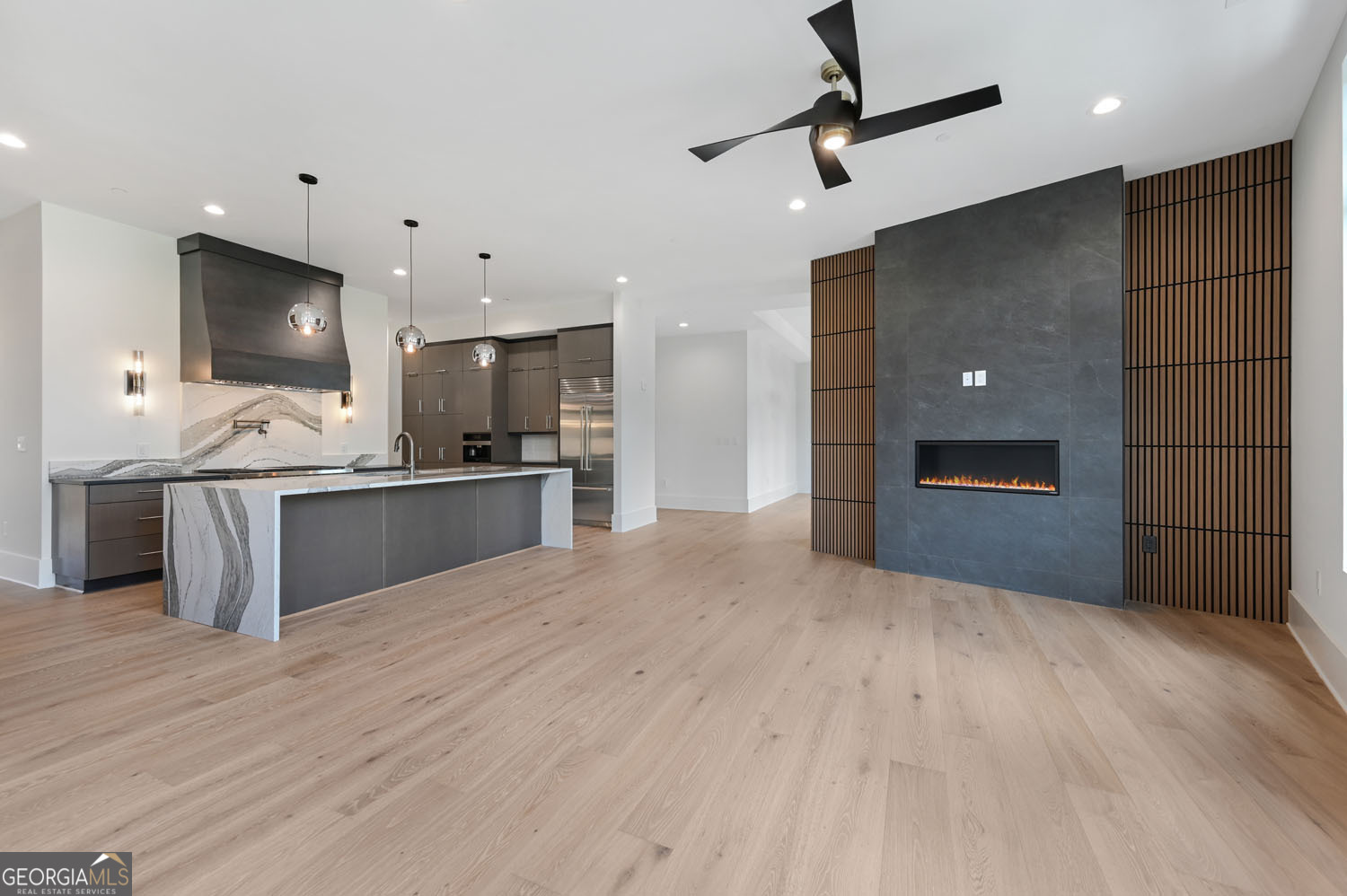 8200 Main ST 1208