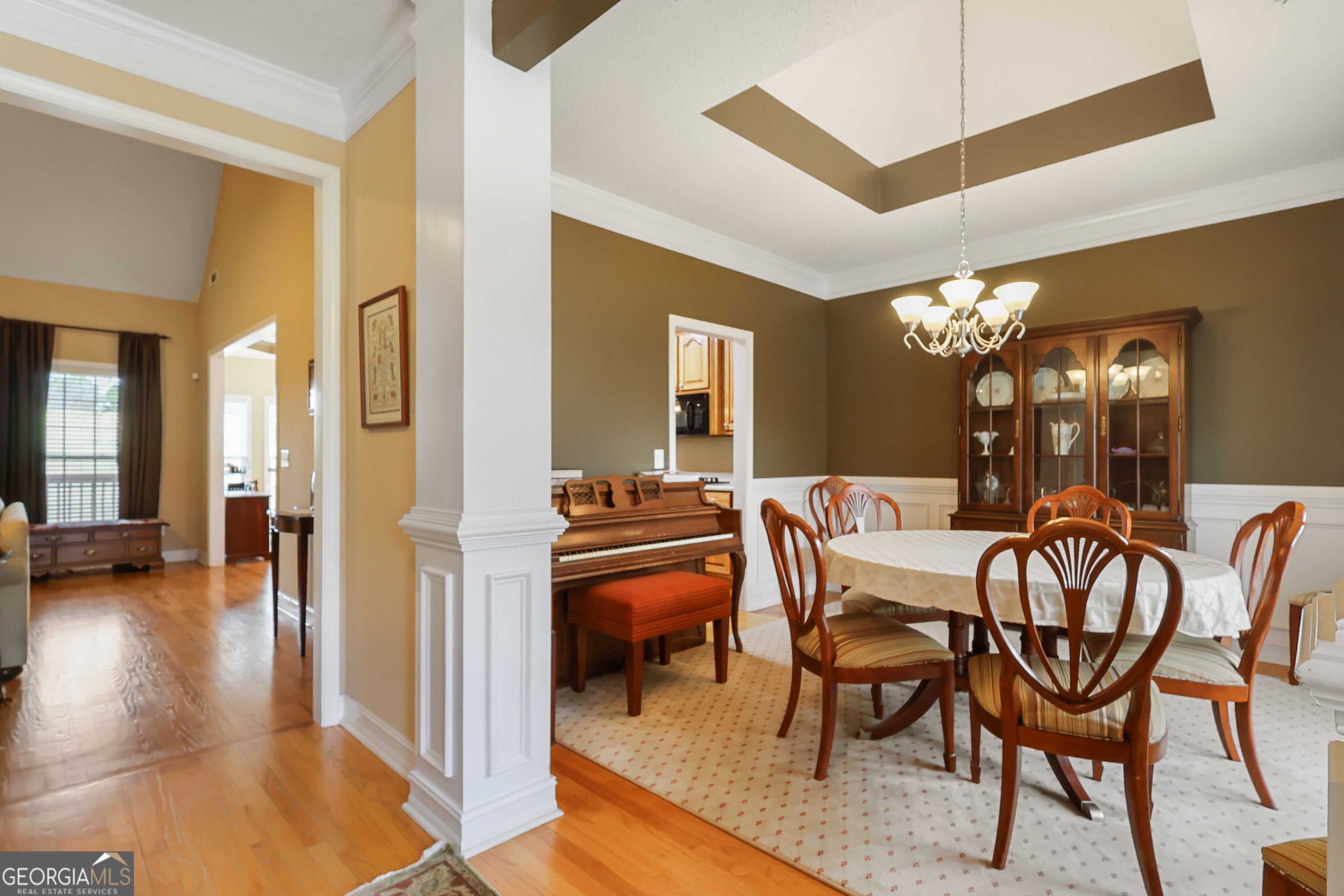 4301 Gladys CT