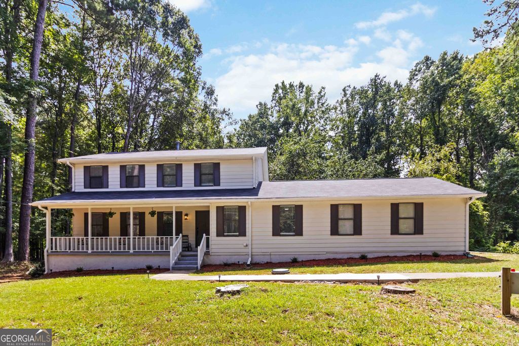 Photo of 145 HUNTCLIFF Court, Fayetteville, GA 30214 (MLS # 10640251)