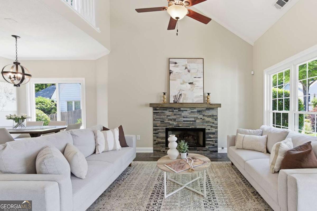 225 Blue Heron LN
