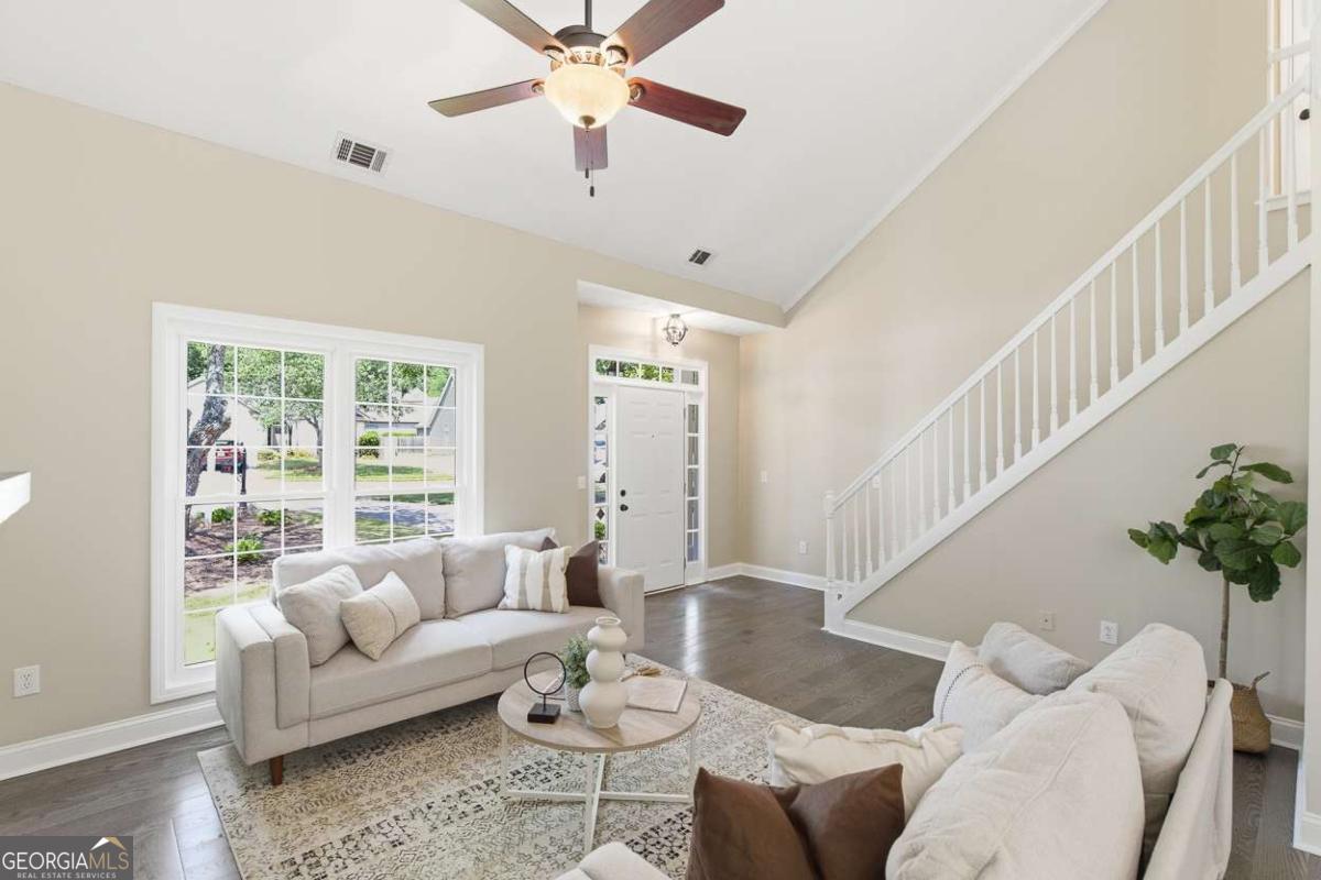 225 Blue Heron LN