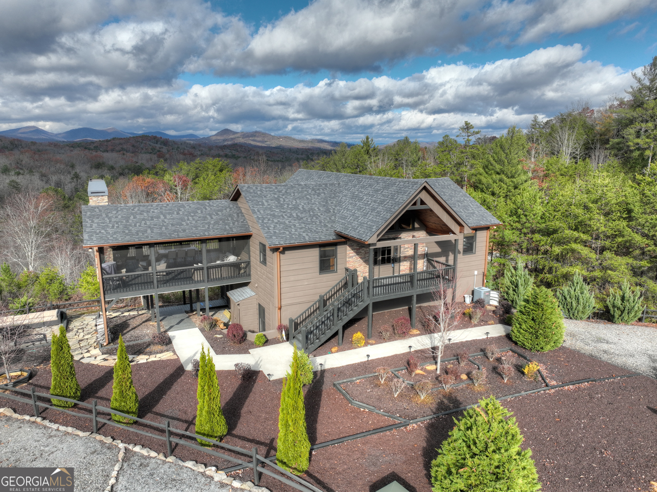 32 Kensington DR