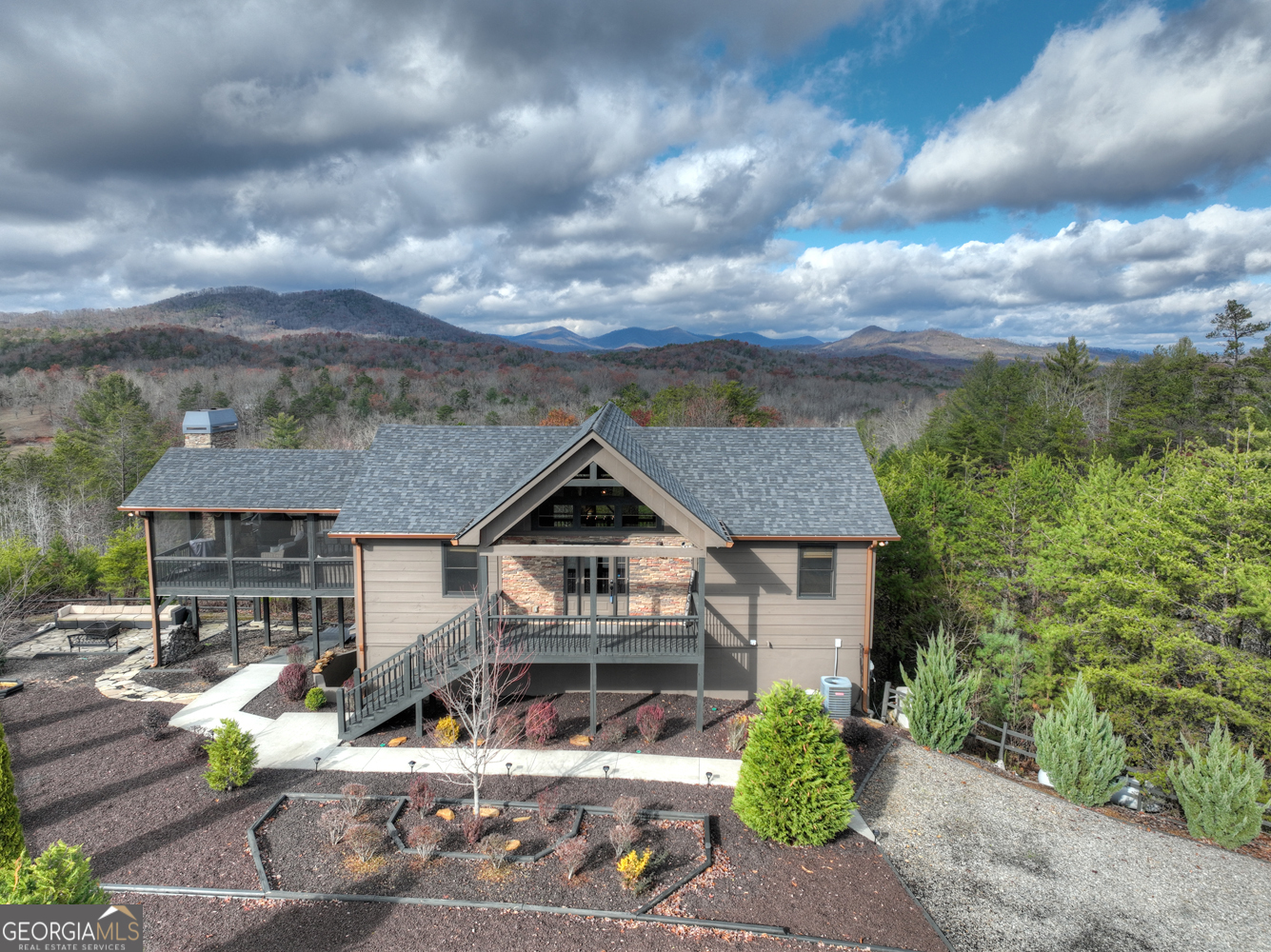 32 Kensington DR