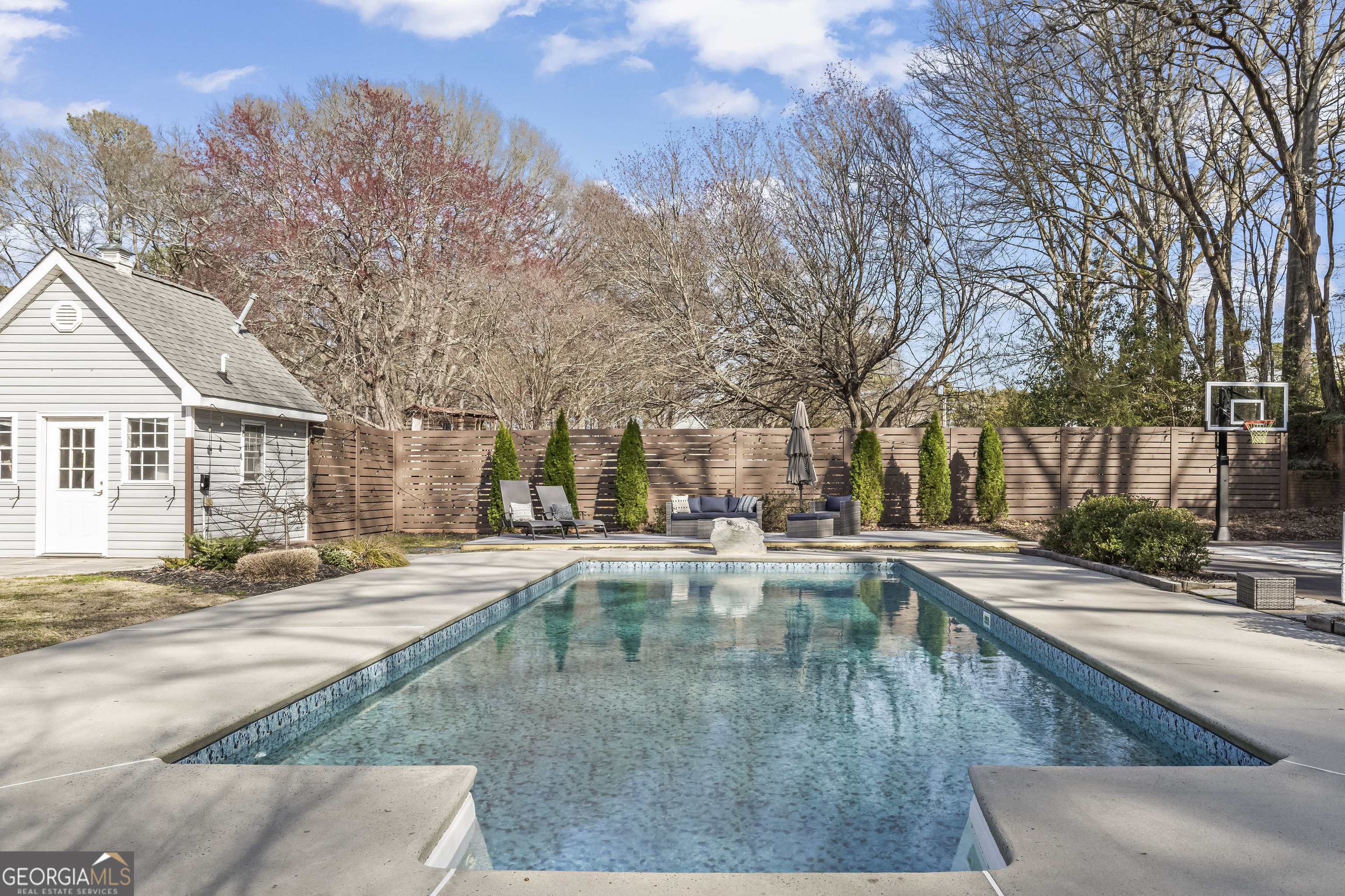Milton Manor - Residential