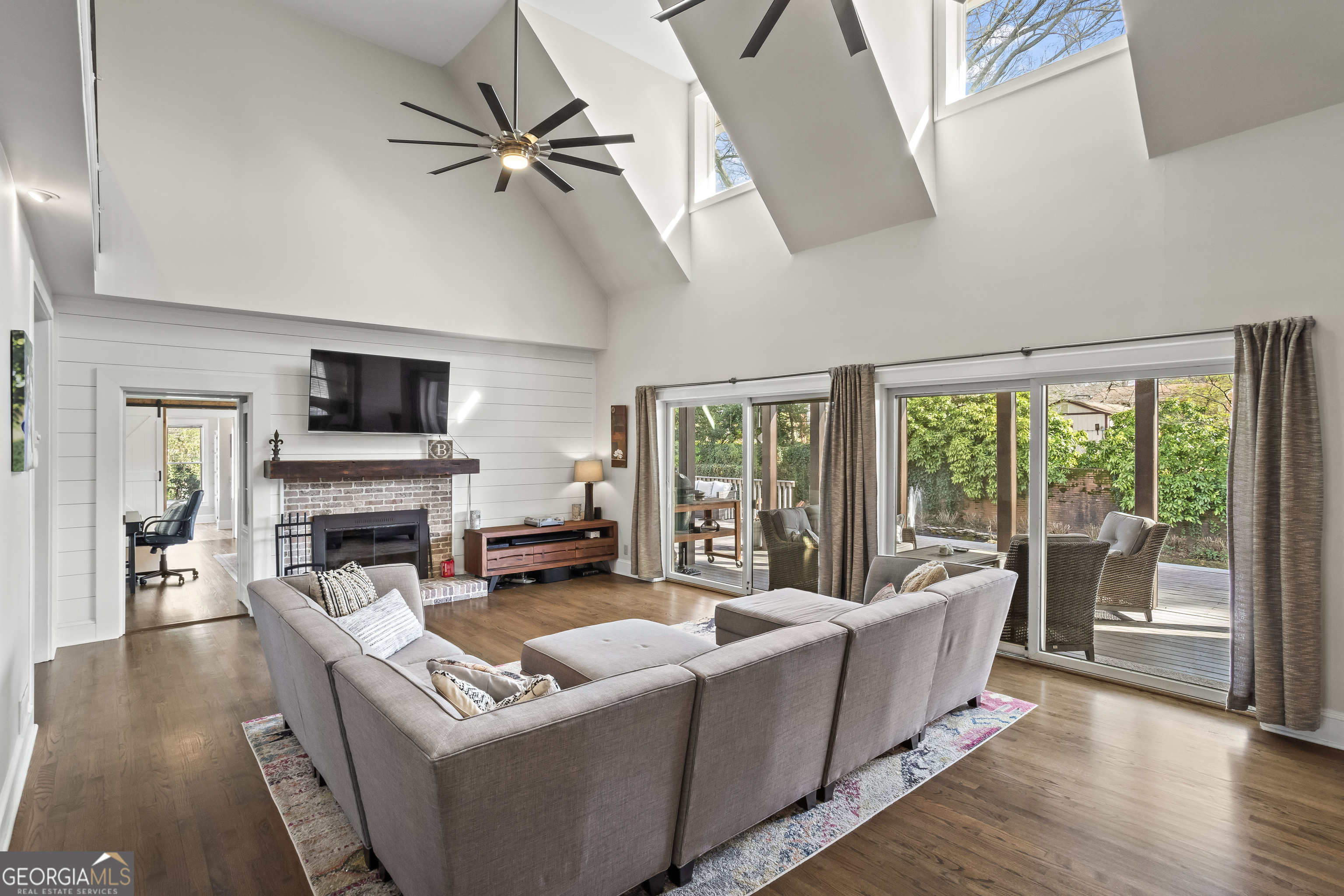 Milton Manor - Residential